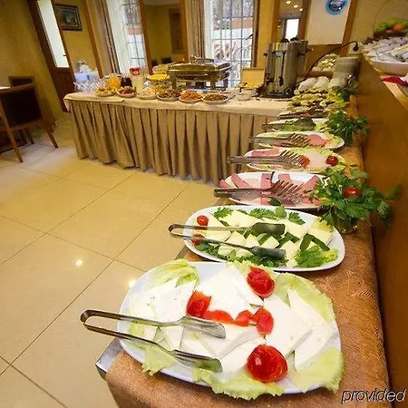 Adonis Palace 3*