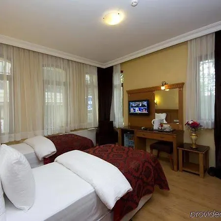 Hotel Adonis Palace 3*