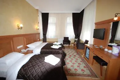 Hotel Adonis Palace 3*
